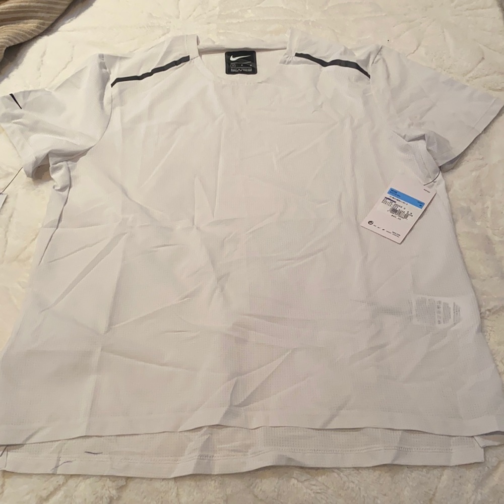 Men’s Nike tech short sleeve shirt